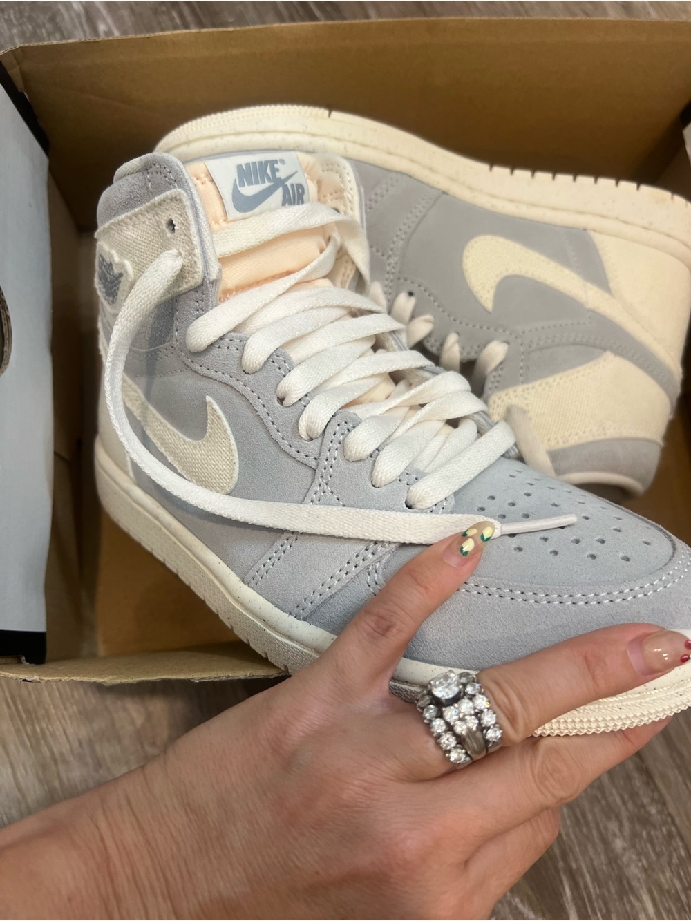 NWT NIKE Air Women’s High-Top Sneakers in Light blue and Cream canvas suede